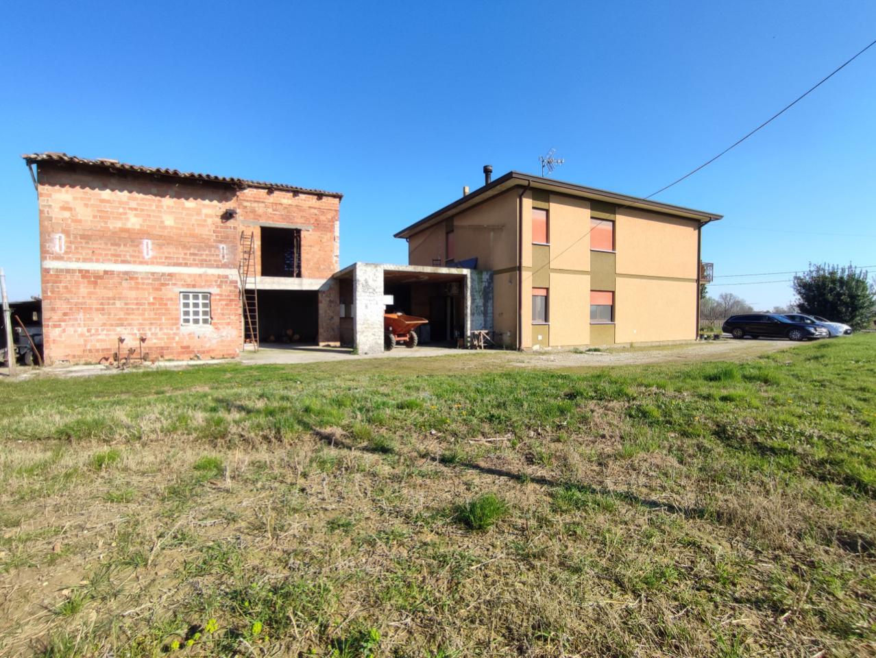 Casa de 6 habitaciónes en San Giorgio in Bosco, Italy No. 37710