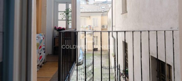 7 rooms Apartment in Turin, Italy No. 38029 3