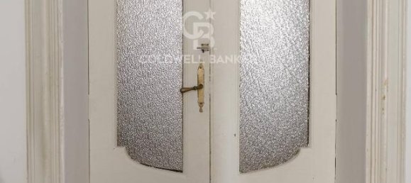 7 rooms Apartment in Turin, Italy No. 38029 6