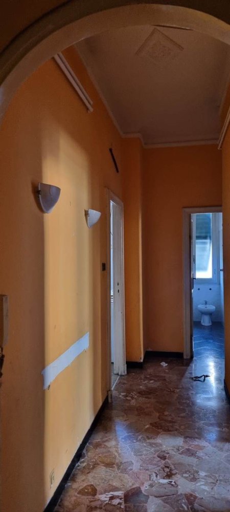 6 rooms Apartment in Genoa, Italy No. 198095
