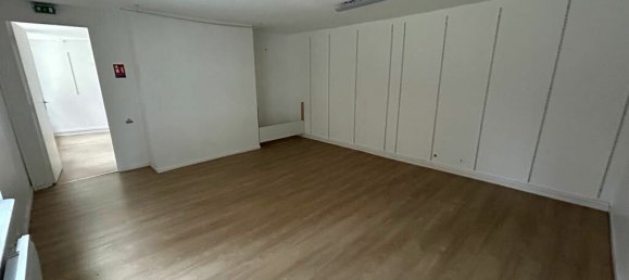 300m² Commercial property in Calais, France No. 55678 8