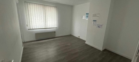 300m² Commercial property in Calais, France No. 55678 9