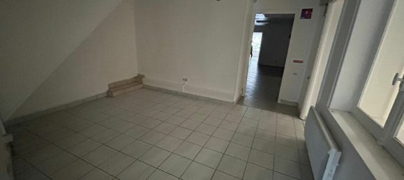 300m² Commercial property in Calais, France No. 55678 14