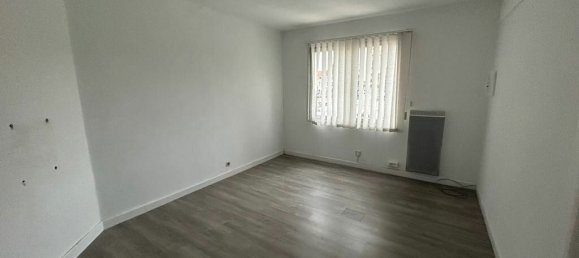 300m² Commercial property in Calais, France No. 55678 13