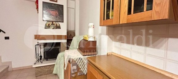 5 rooms Apartment in Monte Roberto, Italy No. 57783 4