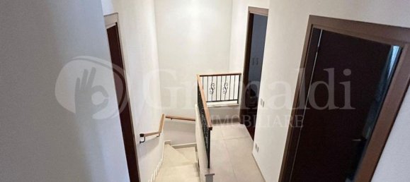 5 rooms Apartment in Monte Roberto, Italy No. 57783 30