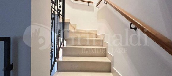 5 rooms Apartment in Monte Roberto, Italy No. 57783 20