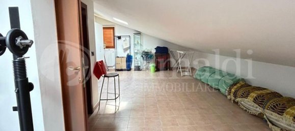 5 rooms Apartment in Monte Roberto, Italy No. 57783 36