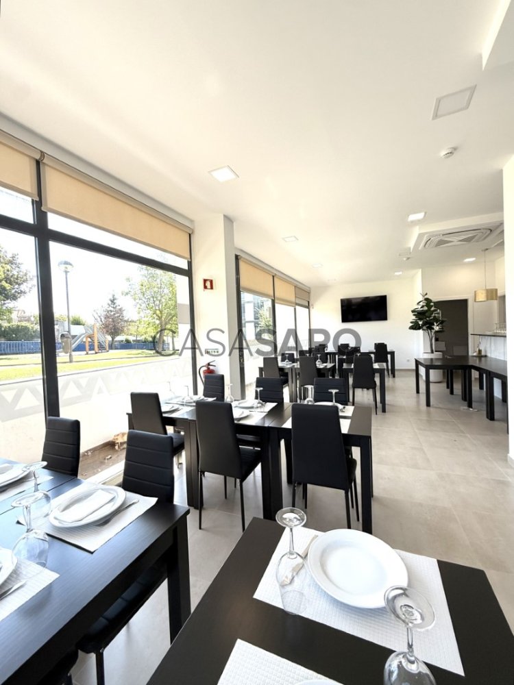 Propriété commerciale à Porto Salvo, Portugal 119m² No. 293006