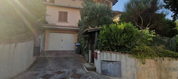 11 rooms Apartment in Perugia, Italy No. 294509 3