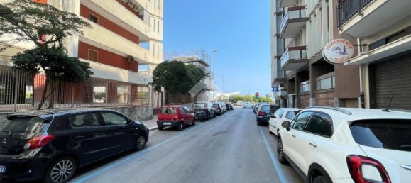 Квартира с 4 спальнями в Бари, Италия № 322743 4