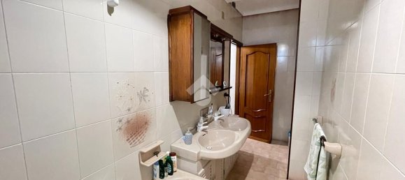 Квартира с 4 спальнями в Бари, Италия № 322743 29