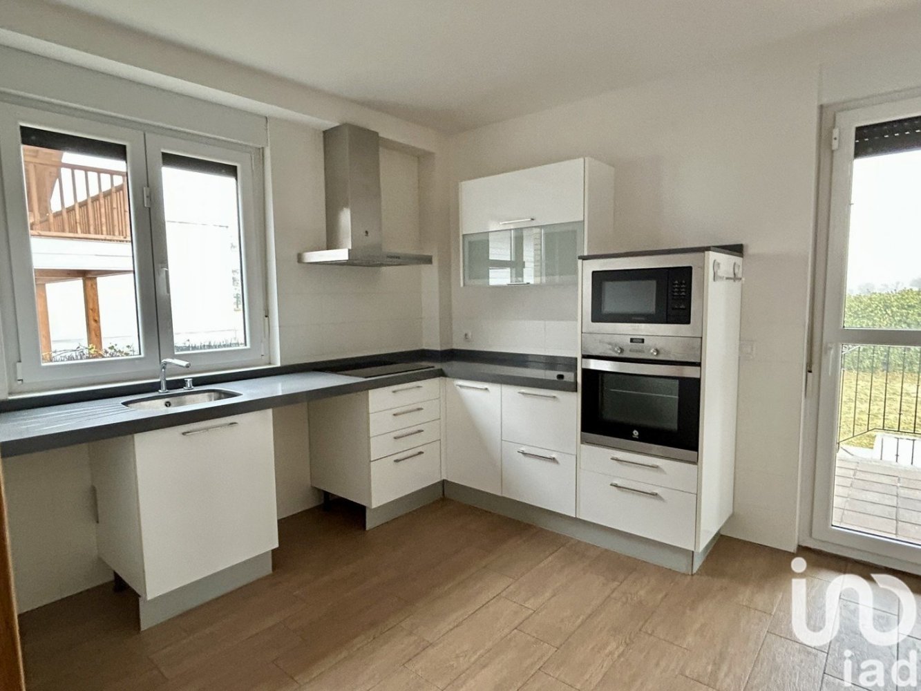 Casa de 4 dormitorios en Valverde de la Virgen, Spain No. 293276