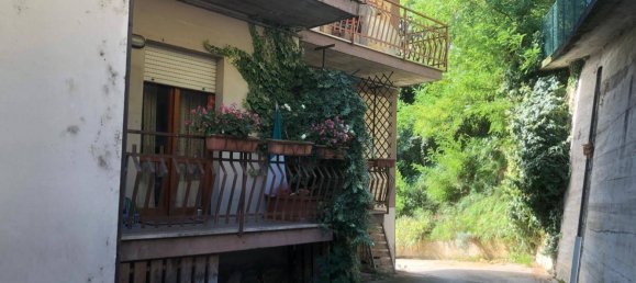 5 rooms Apartment in Amandola, Italy No. 80613 6