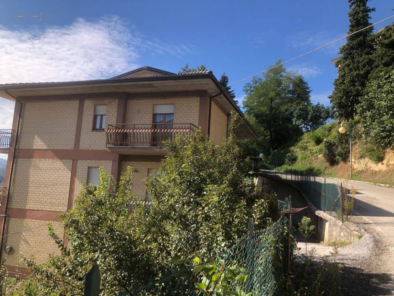 5 rooms Apartment in Amandola, Italy No. 80613