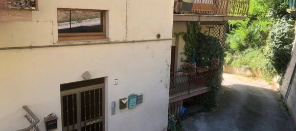 5 rooms Apartment in Amandola, Italy No. 80613 3
