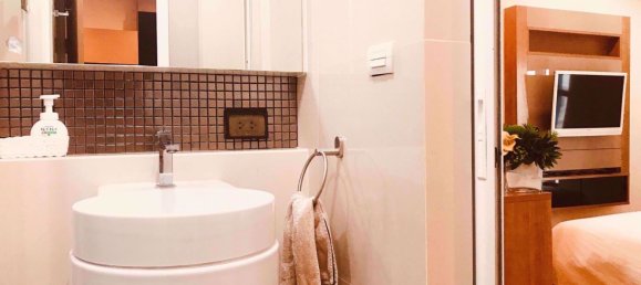 Кондоминиум  с 1 спальней в Клонг Тоэй, Таиланд № 10348 5