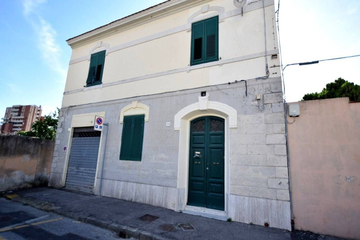 8 rooms House in Livorno, Italy No. 227158