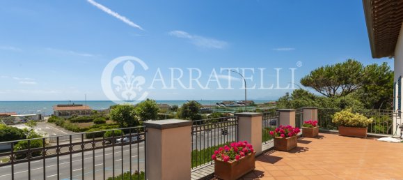 13 bedrooms Villa in Massa, Italy No. 115908 3