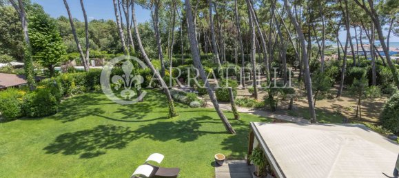 13 bedrooms Villa in Massa, Italy No. 115908 9