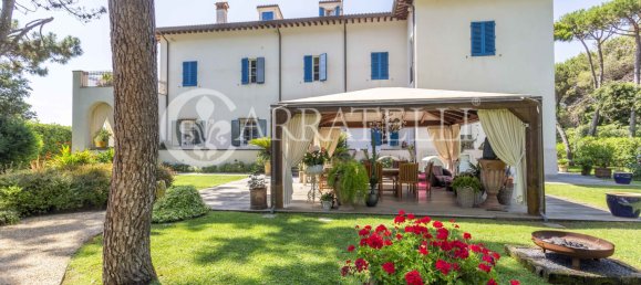 13 bedrooms Villa in Massa, Italy No. 115908 8