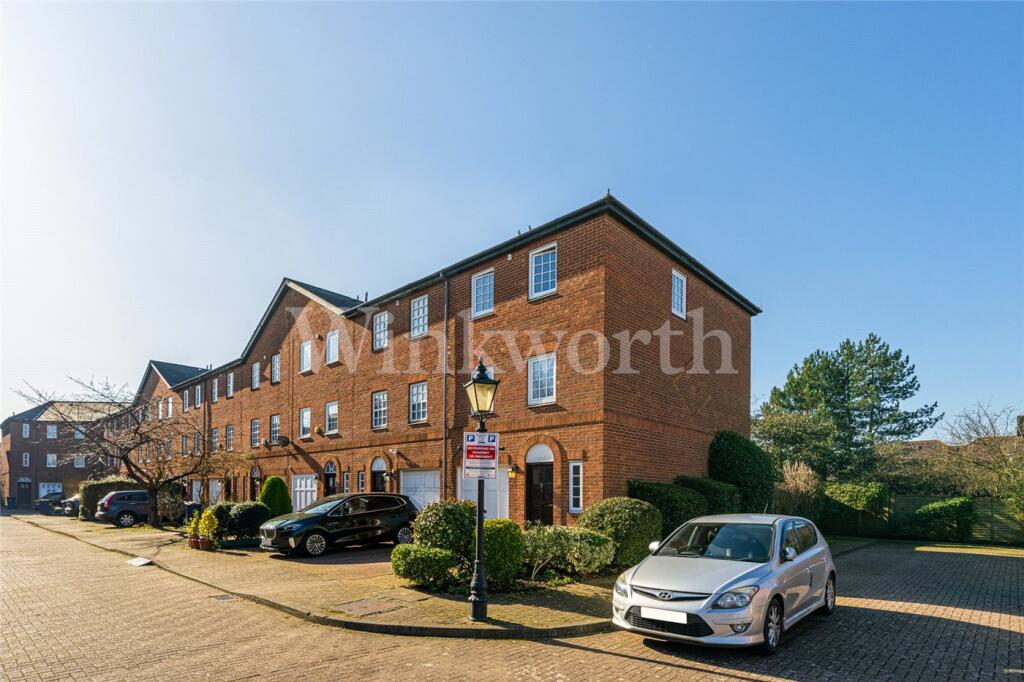 3 bedrooms Commercial property in London, United Kingdom No. 3666