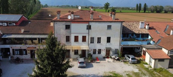 3 bedrooms House in Malo, Italy No. 333956 2