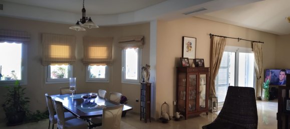 5 bedrooms House in La Alcaidesa, Spain No. 184584 3