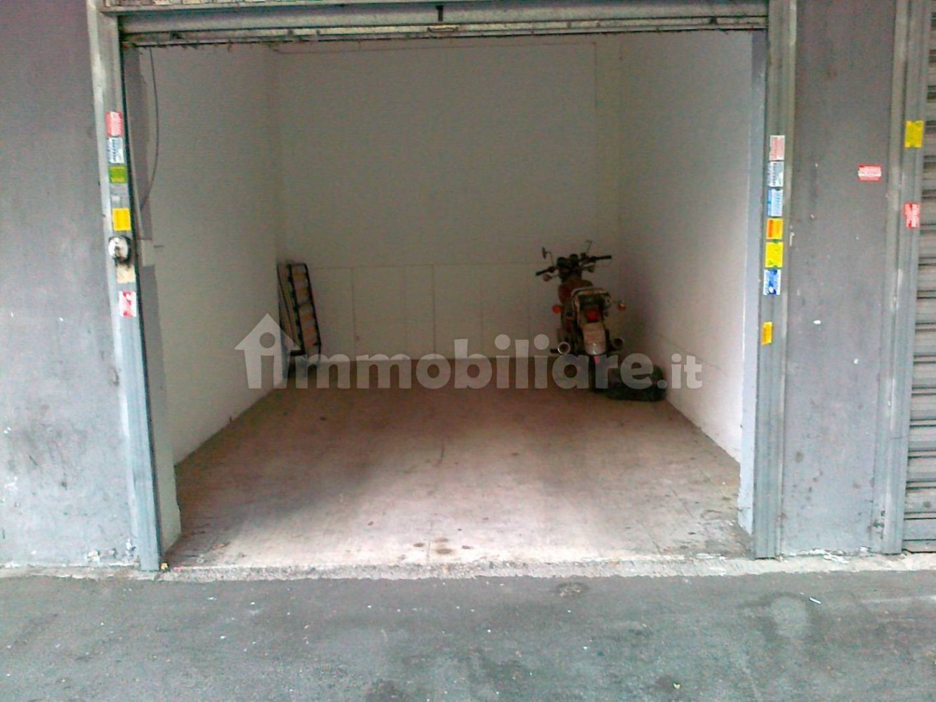 18m² Garage in Rome, Italy No. 222680