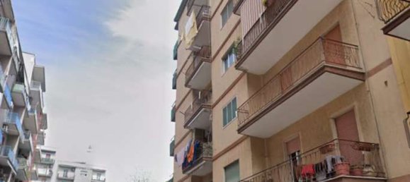 Apartamento de 5 dormitorios en Taranto, Italy No. 330001 2