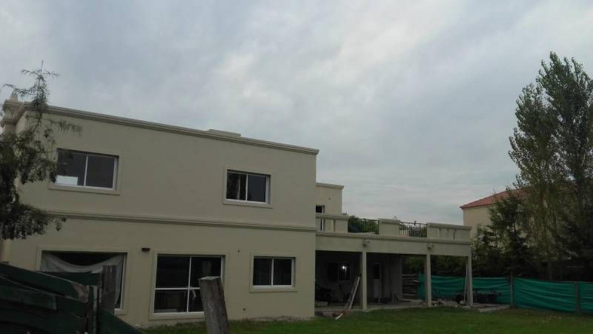 3 bedrooms House in Tigre, Argentina No. 80388