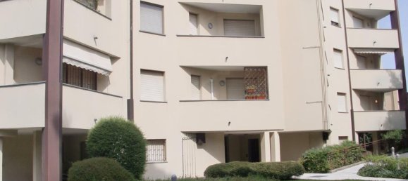 Bureau à Legnano, Italy 54m² No. 119080 17