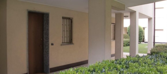 Bureau à Legnano, Italy 54m² No. 119080 3