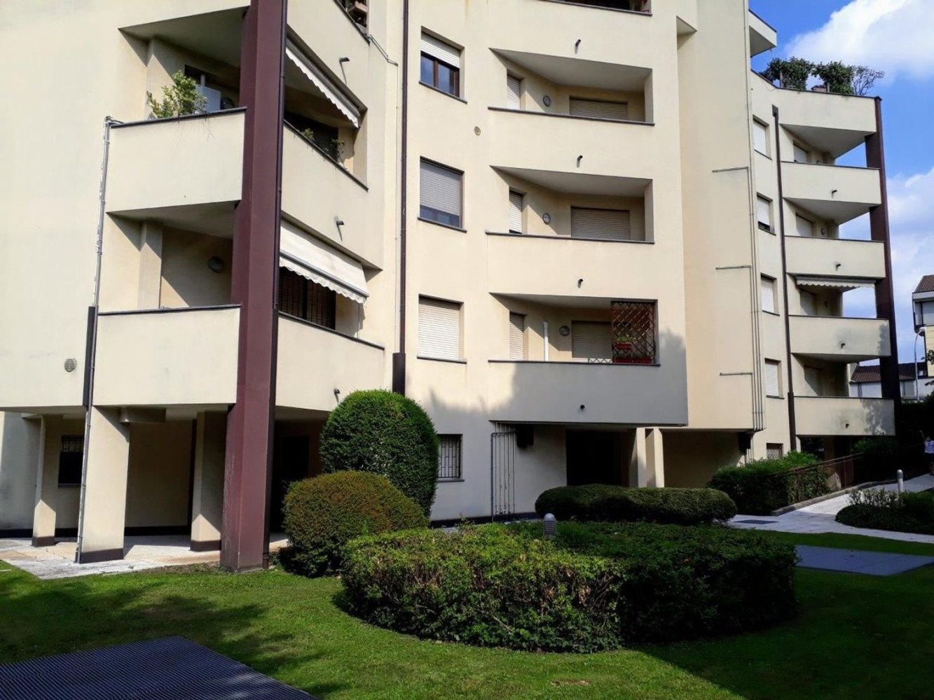 Bureau à Legnano, Italy 54m² No. 119080