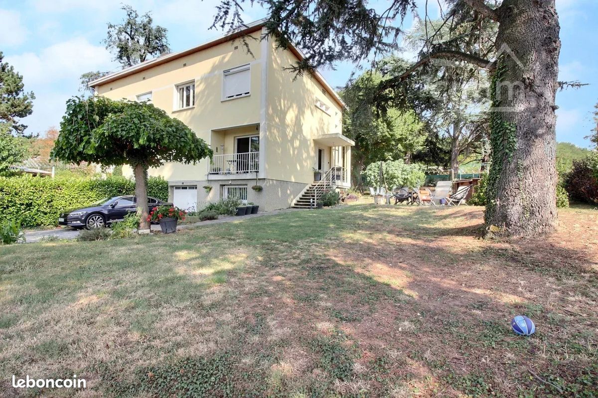 3 bedrooms House in Le Peage-de-Roussillon, France No. 317573