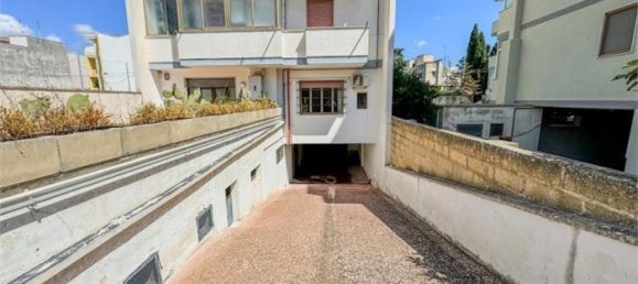  Garage in Parabita, Italy No. 381107 3