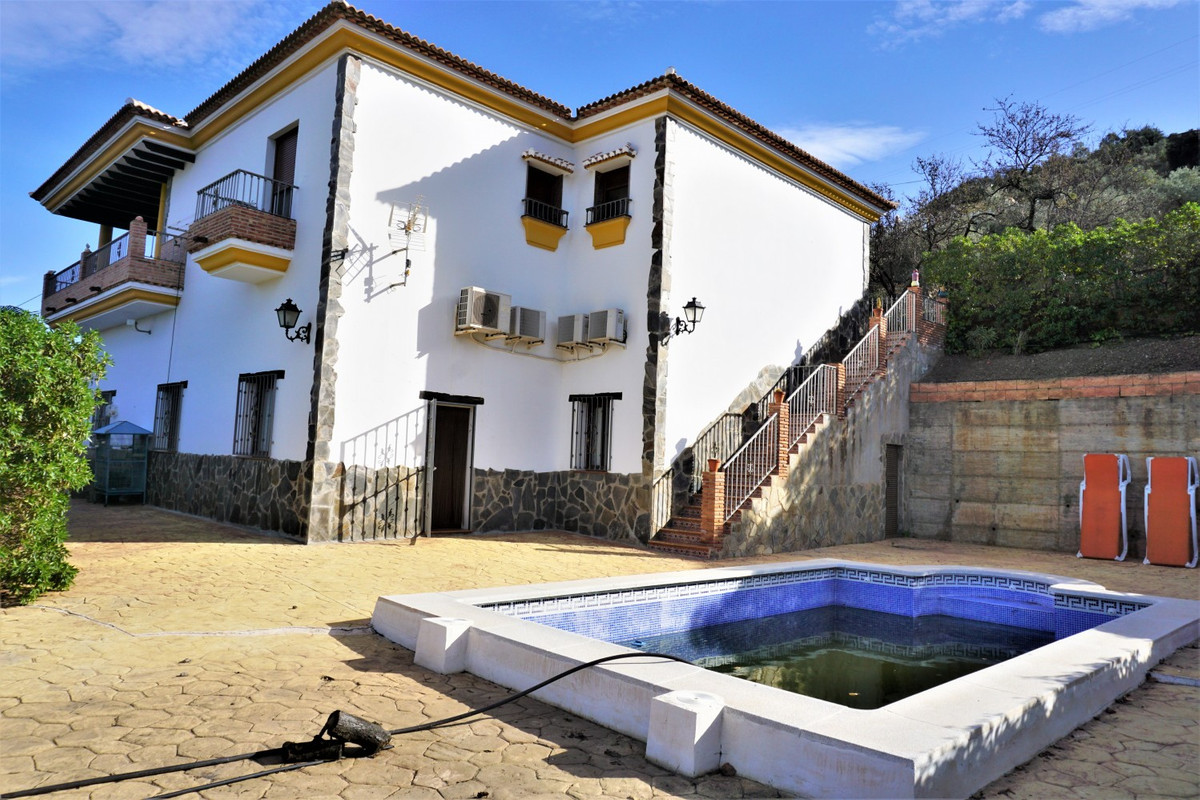 Casa de 5 dormitorios en Sayalonga, Spain No. 41948