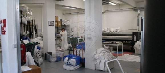 Gewerbliche Immobilie in Oeiras, Portugal 146m², Nr. 65905 3