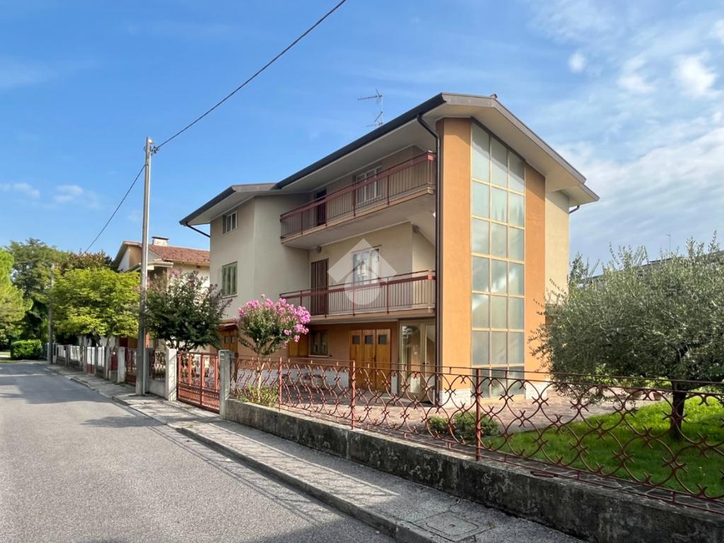 2 bedrooms House in Udine, Italy No. 329401