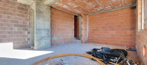 8 rooms Villa in Camaiore, Italy No. 25943 4