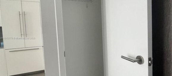 1 dormitorio propiedad comercial en venta en Miami, Miami-Dade, Florida, USA № 614243 11