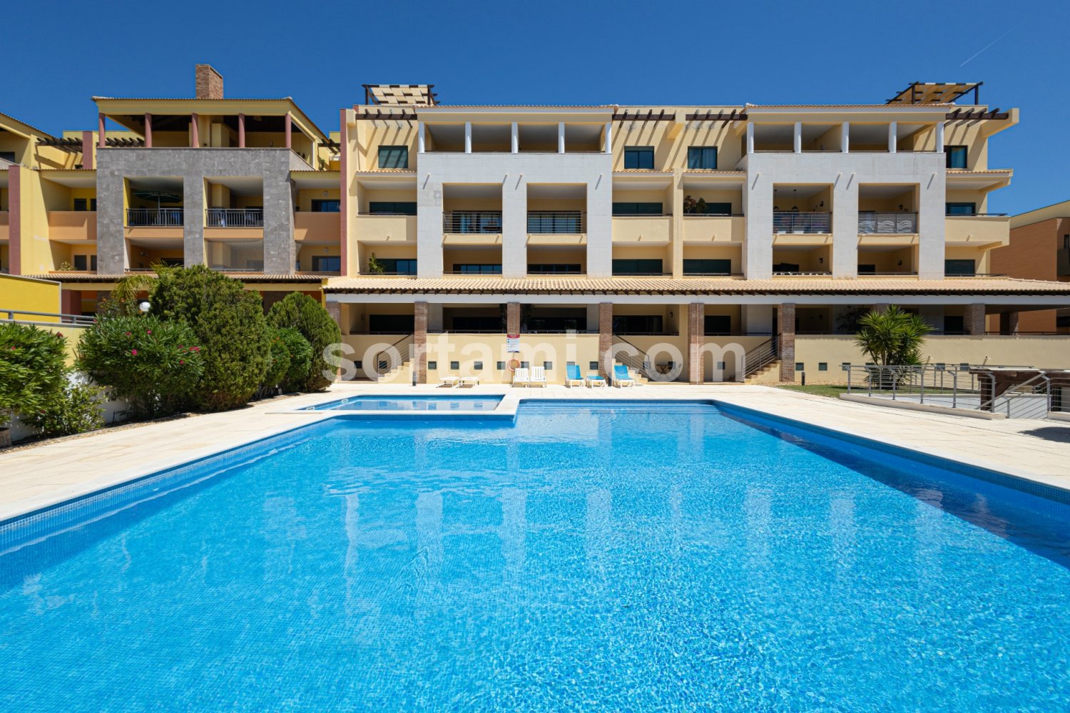 2 bedrooms Penthouse in Quarteira, Portugal No. 106433