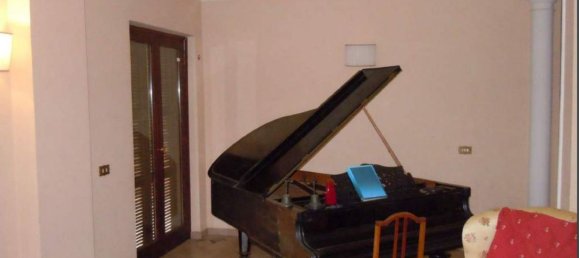 7 rooms Apartment in Castelnuovo di Porto, Italy No. 14539 6