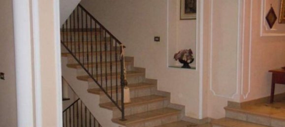 7 rooms Apartment in Castelnuovo di Porto, Italy No. 14539 10