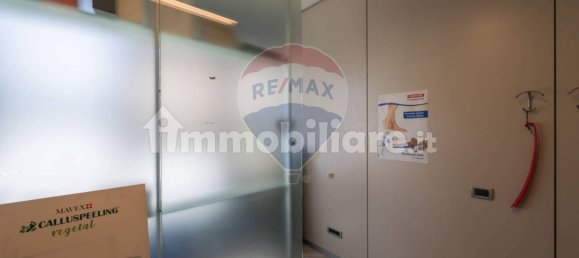 5-Zimmer Gewerbliche Immobilie in Osio Sotto, Italy, Nr. 341864 11