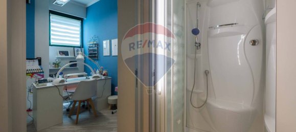 5-Zimmer Gewerbliche Immobilie in Osio Sotto, Italy, Nr. 341864 4