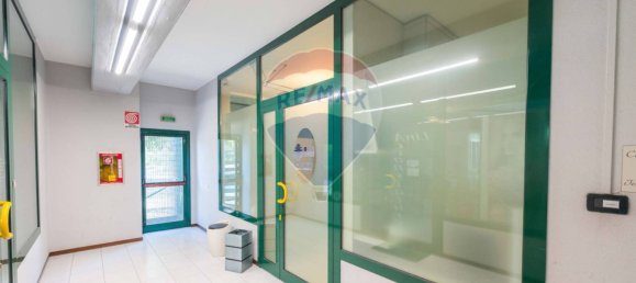 5-Zimmer Gewerbliche Immobilie in Osio Sotto, Italy, Nr. 341864 25