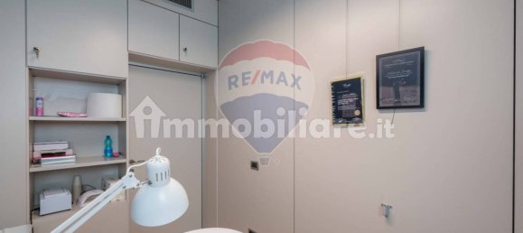 5-Zimmer Gewerbliche Immobilie in Osio Sotto, Italy, Nr. 341864 9