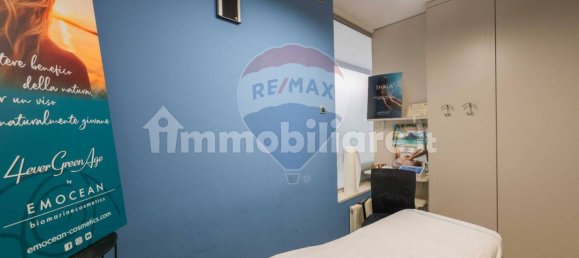 5-Zimmer Gewerbliche Immobilie in Osio Sotto, Italy, Nr. 341864 2