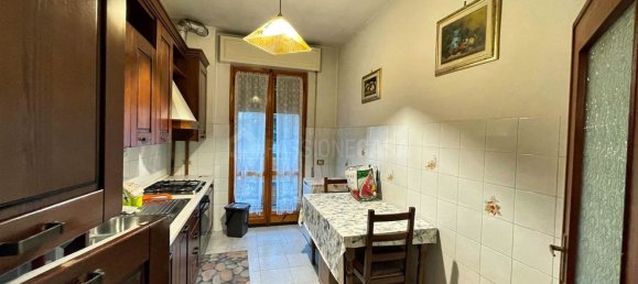 4 rooms Apartment in Prato, Italy No. 49015 4